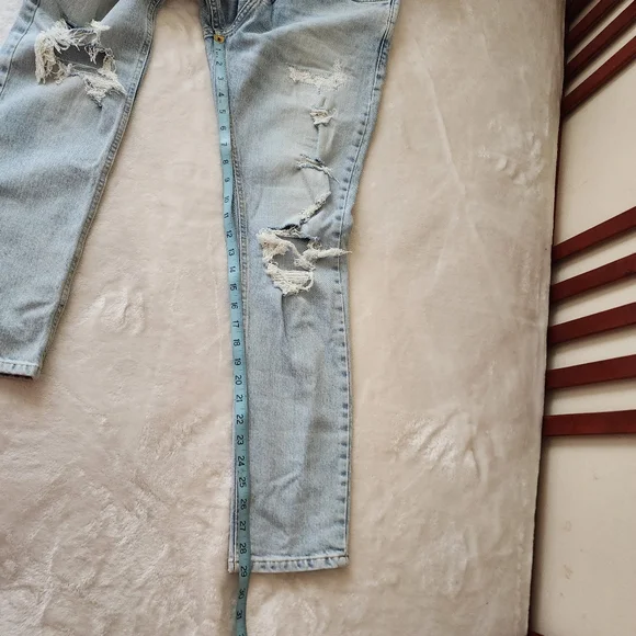 Zara Distressed JEANS - Picture 7 of 7